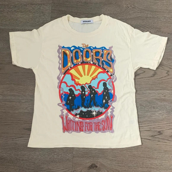 Daydreamer The Doors Waiting For The Sun Boyfriend Tee - Size XS - NWOT - Picture 4 of 9